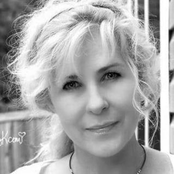 Meet your Posher, Danielle - Picture 1 of 1